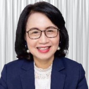 Coach Nancy Lee